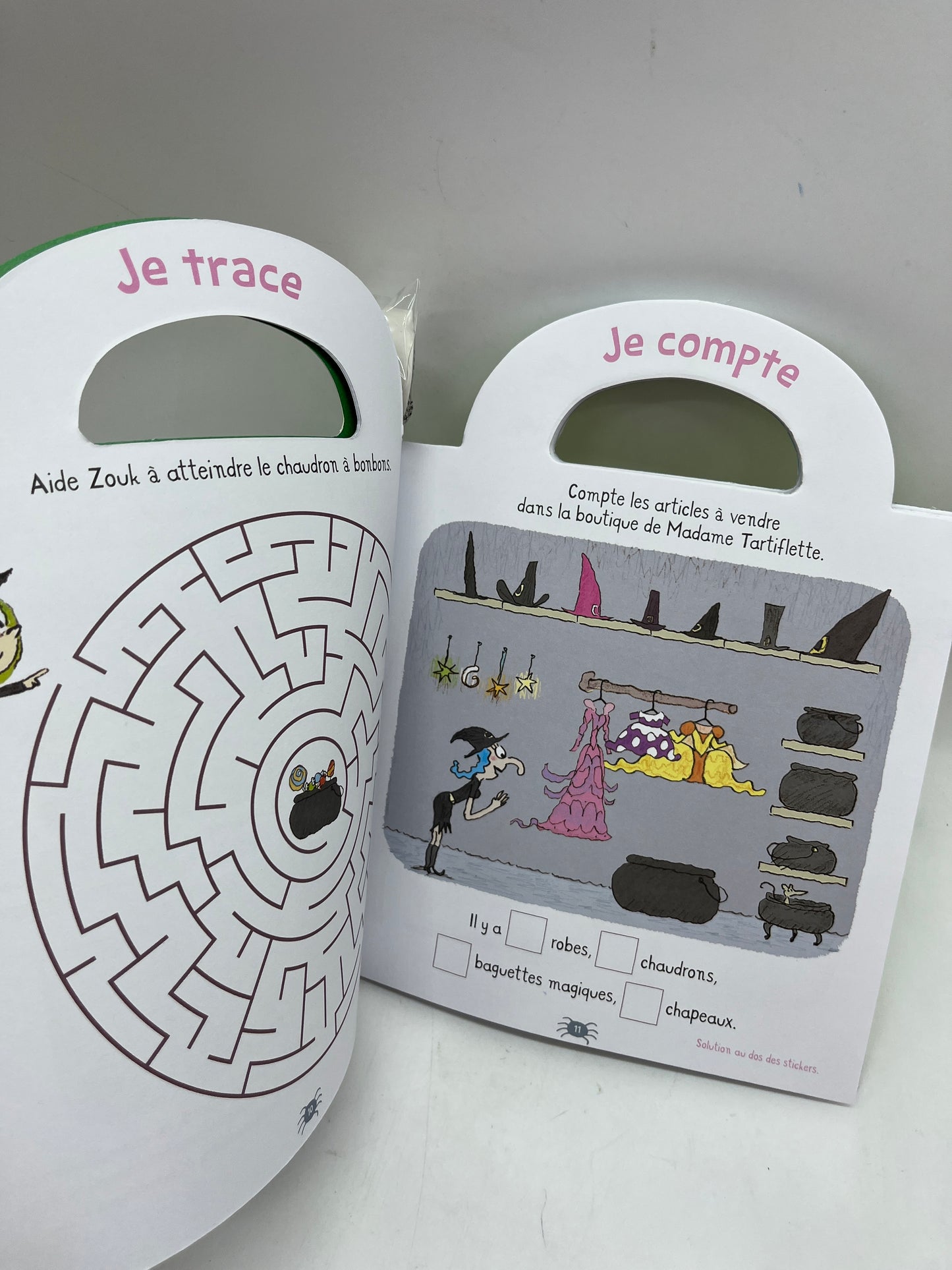 Livre d’activité Magazine Ma valise à jeux spécial Halloween  Zouk la sorcière avec crayon Neuf