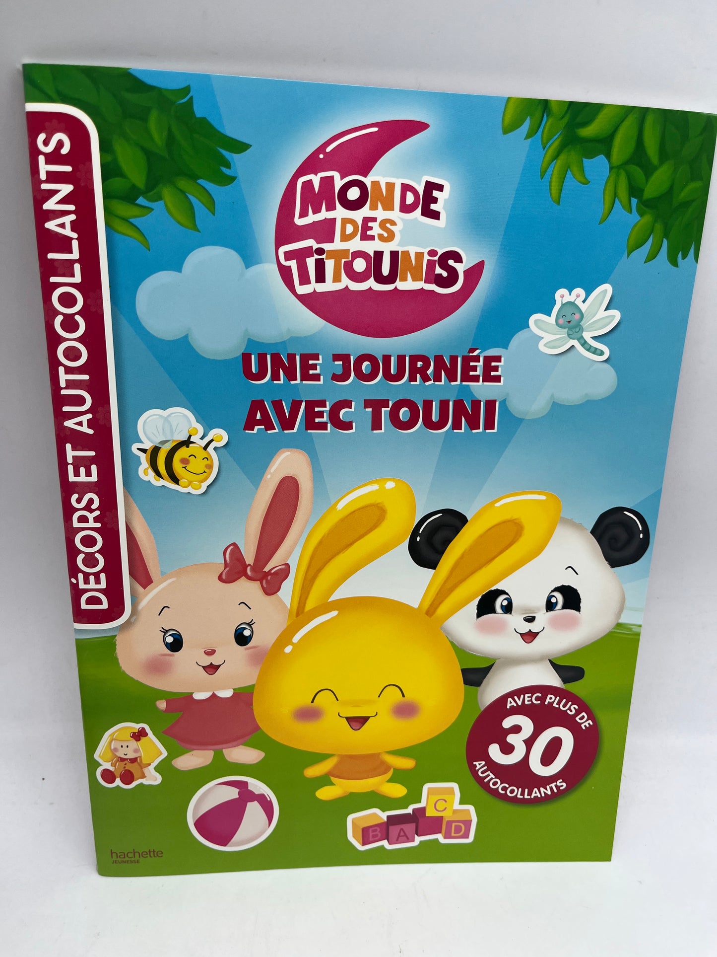 Livre d’activité magazine Une journée avec Titouni Avec gommettes et imagier Neuf