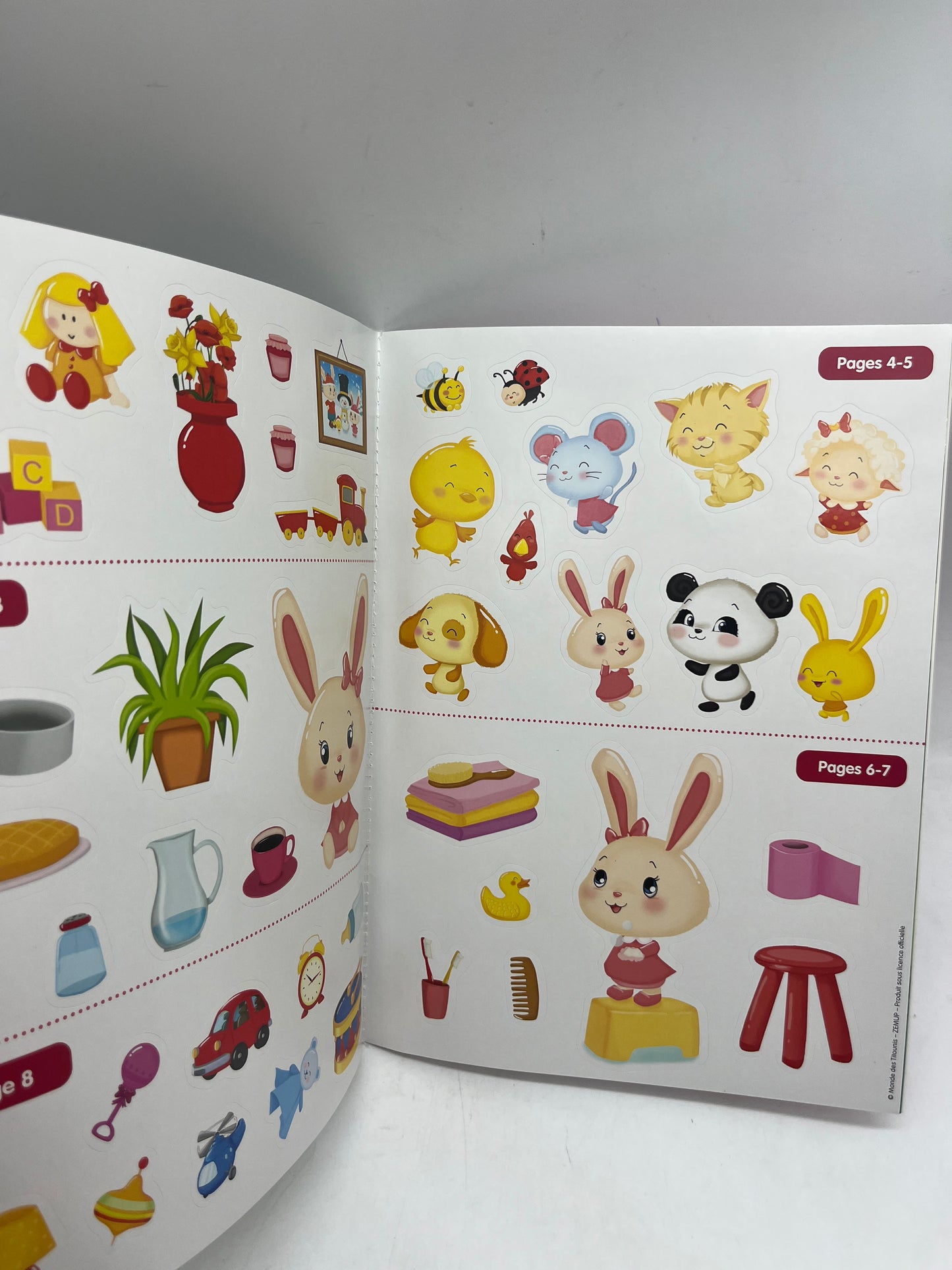 Livre d’activité magazine Une journée avec Titouni Avec gommettes et imagier Neuf