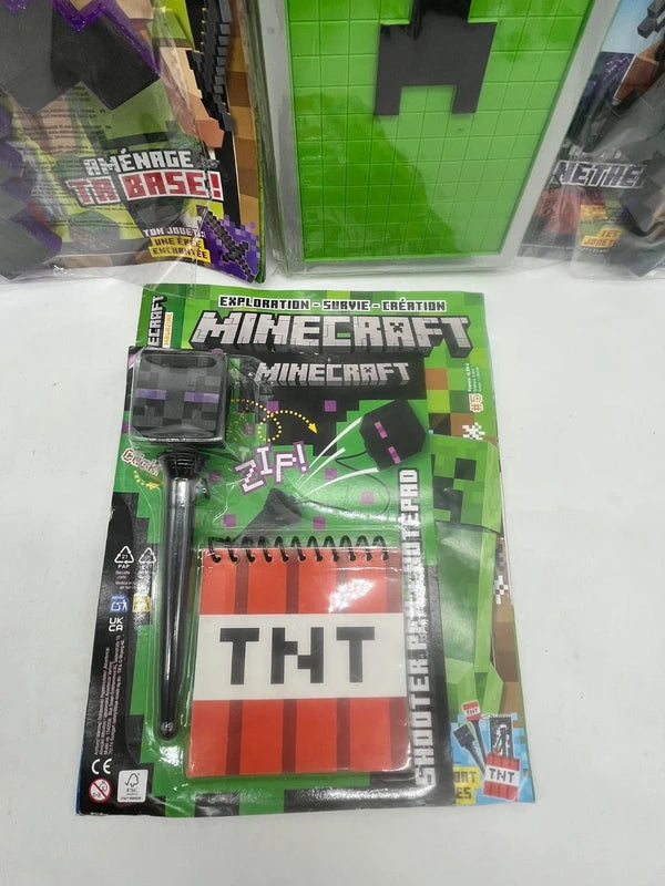 Lot de 3 magazines Livres d'activités Minecraft avec sa lampe et son épée son bouclier Neuf&nbsp;