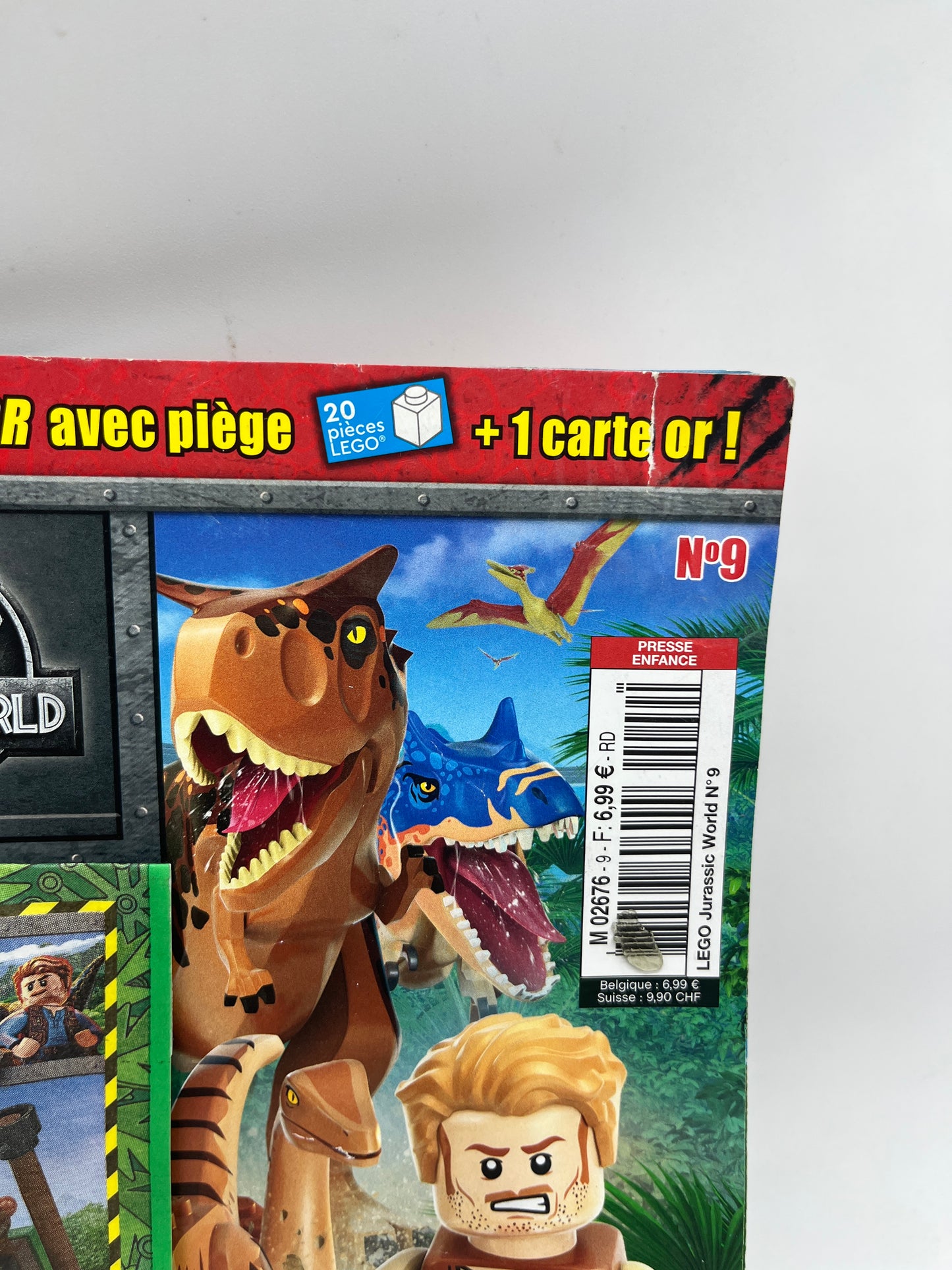 livre d’activité Magazine Lego Jurassic World avec sa mini figurine Numéro 9 neuf sous blister