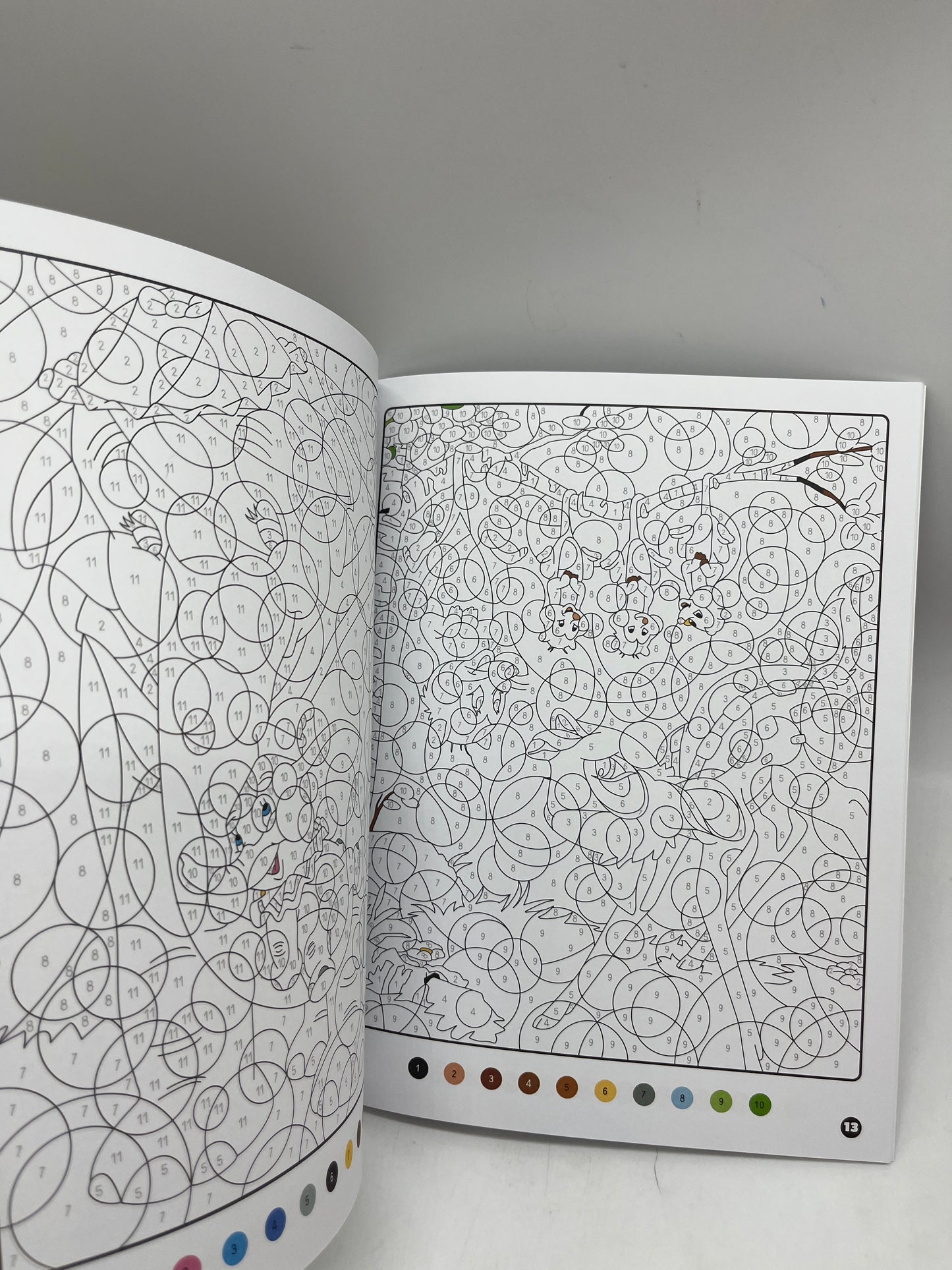 Livre d’activités les ateliers Coloriages magique  à colorier Disney tes héros préférés modèle cercle mystère Neuf