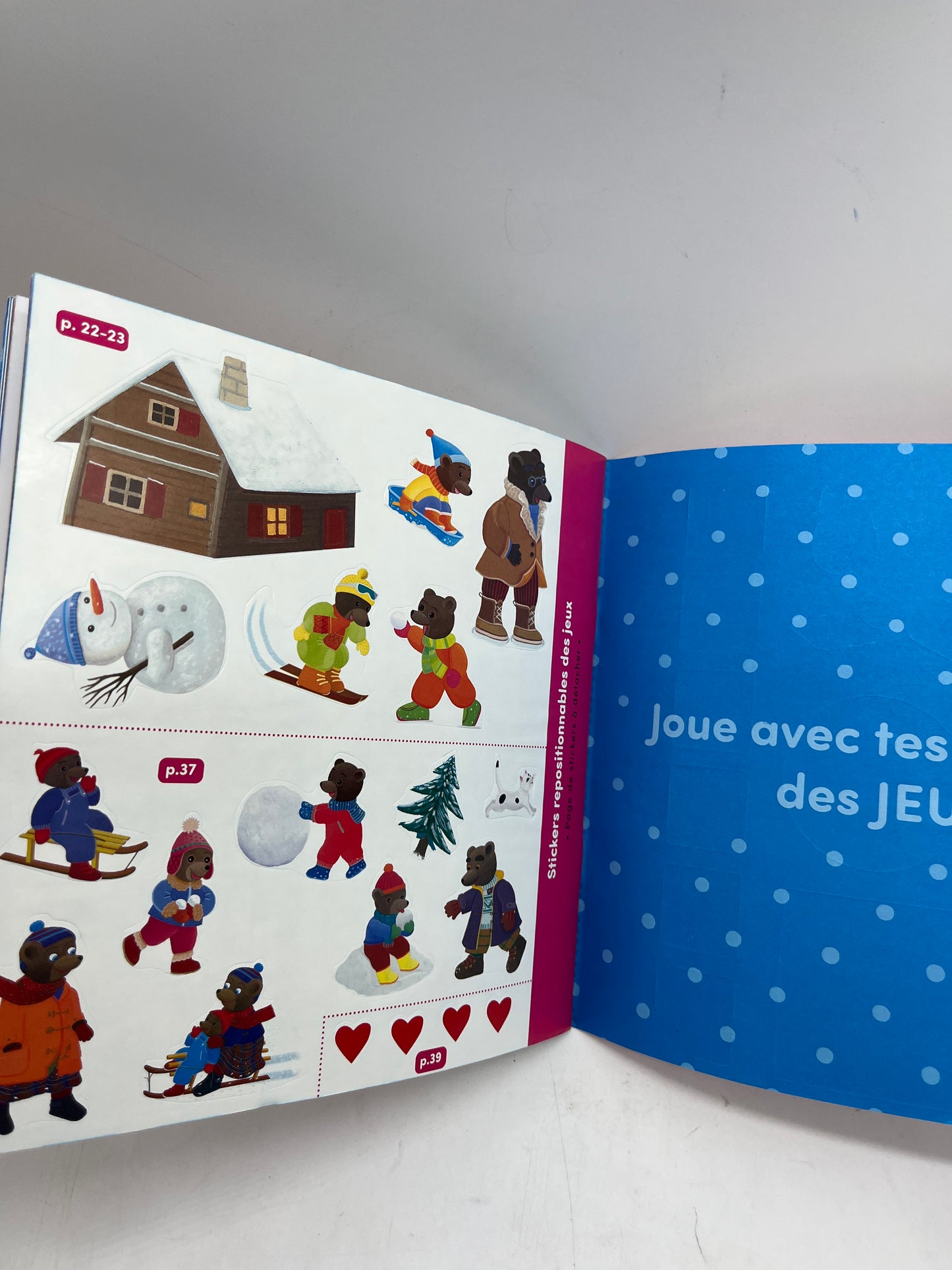 Livre d’activité magazine Les grandes histoires  de Petit Ours Brun thème la bataille de boules de neiges Neuf !