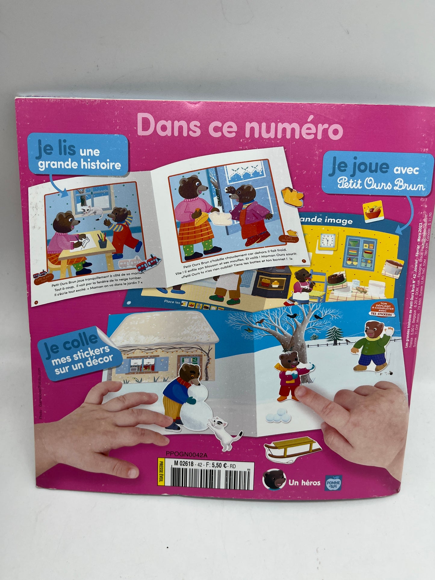 Livre d’activité magazine Les grandes histoires  de Petit Ours Brun thème la bataille de boules de neiges Neuf !