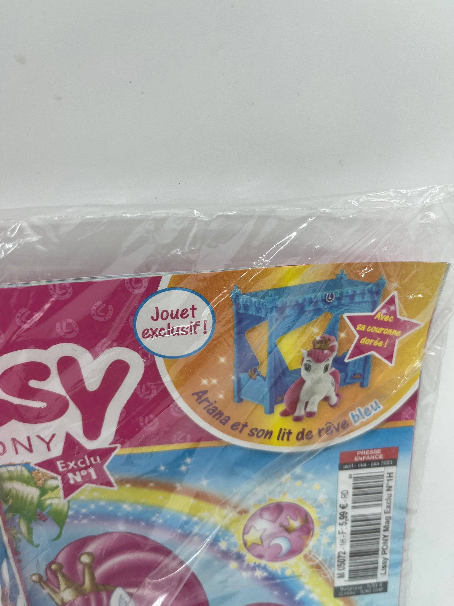 livre d’activité Magazine Lissy Pony avec son jouet Ariana et son lit Bleu Neuf !!