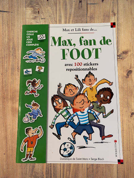 Livre activité La vie avec Max et Lili modèle "Max  Fan de Foot  " avec 100 stickers repositionnables