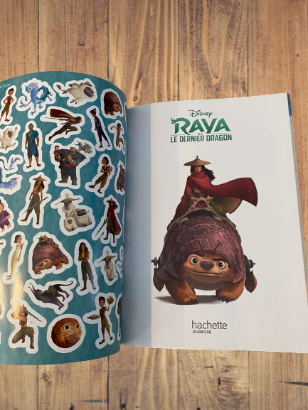 Livre d'activités 1000 stickers Disney  Raya le dernier dragon Neuf