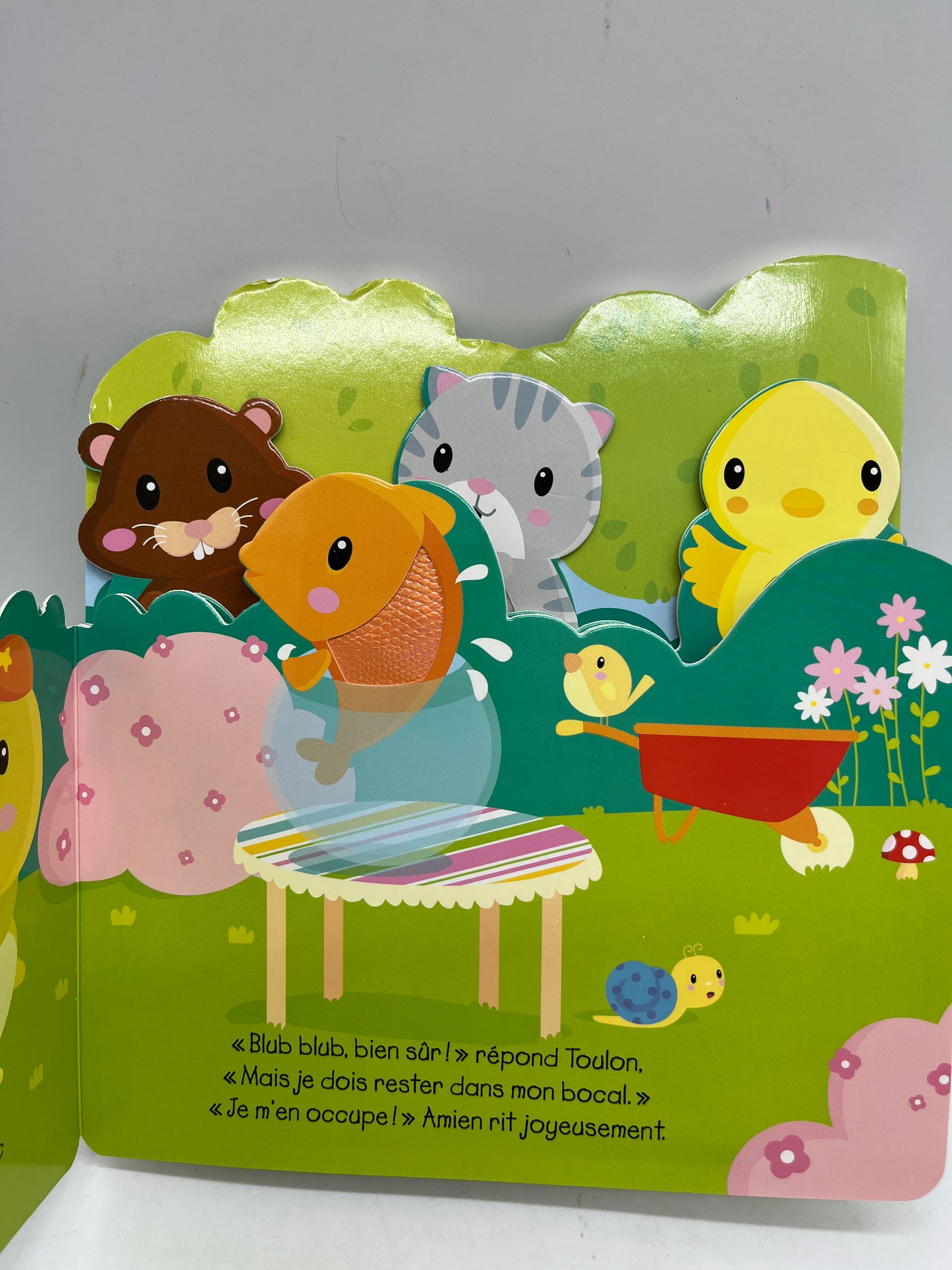 livre sonore et à toucher Dans le jardin  Ludique Neuf