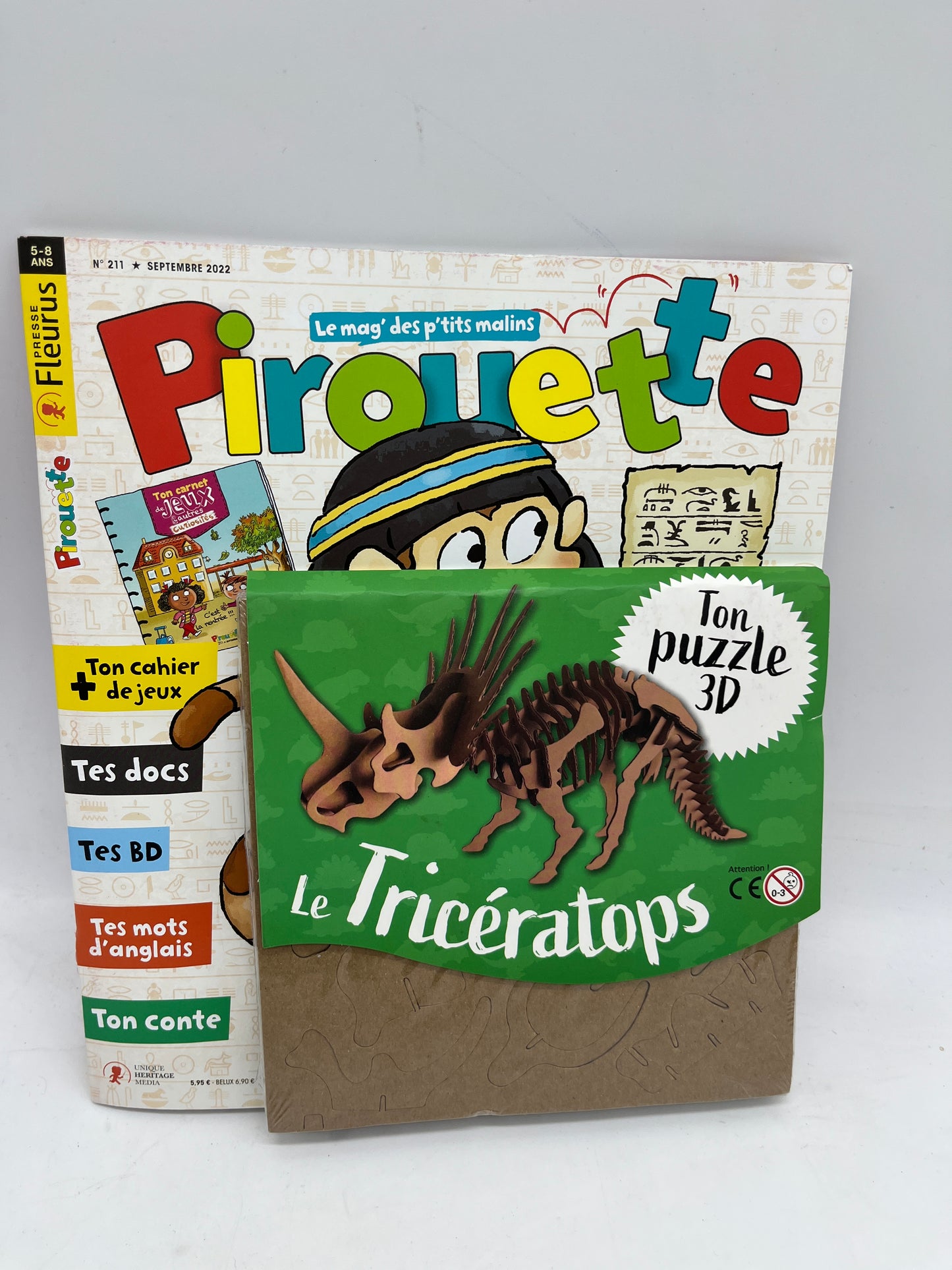 livre d’activité Magazine Pirouette avec son tricératops à monter Neuf !