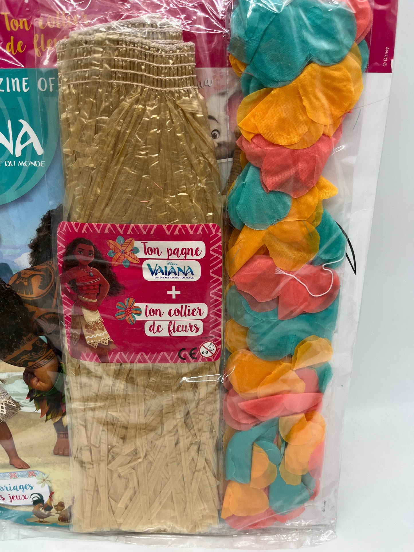 Livre d’activité Magazines Disney princesse Vaiana avec sa jupe pagne et son collier de fleurs Neuf