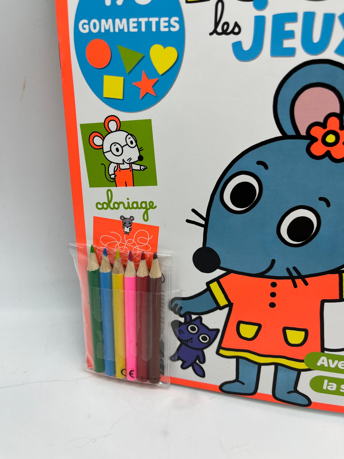 Livre d’activité Magazine TOUPIE les jeux de l’école avec ses 175 gommettes Neuf
