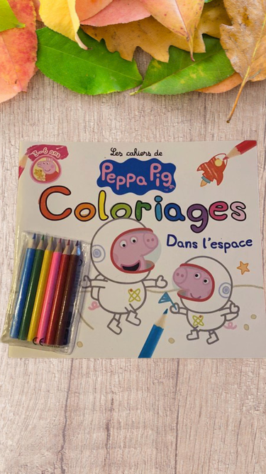Livre souple de coloriage Peppa pig dans l'espace Neuf